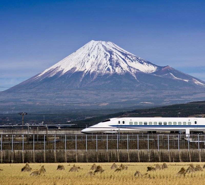 Maglev train in Japan breaks world record at 590 kilometers per hour