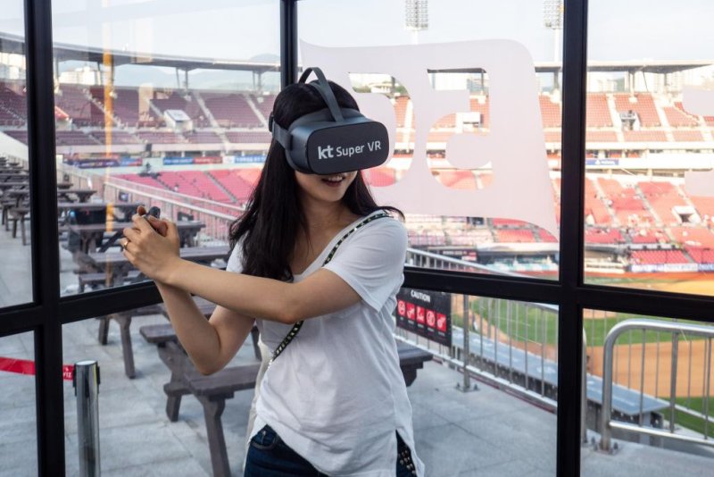 5G comes to baseball in tech-obsessed South Korea