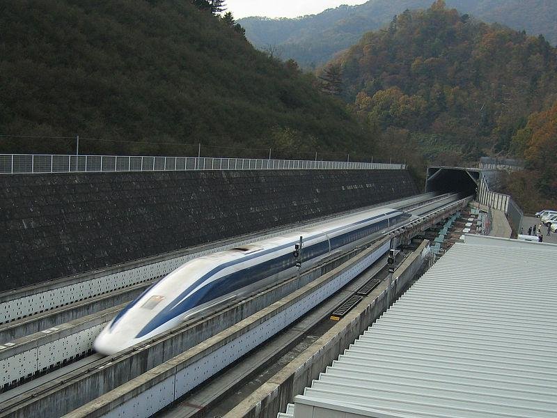 The Central Japan Railways maglev train which set a new worlsd record (CC/ wikimedia.org/ Yosemite)