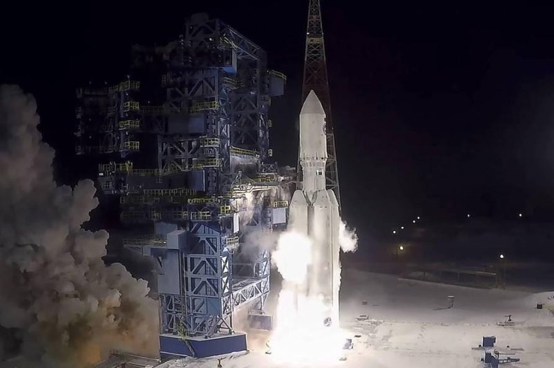 Russian rocket is in uncontrolled descent to Earth