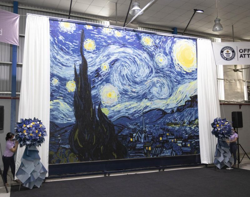 Replica of 'Starry Night' made with quilling paper breaks two world records