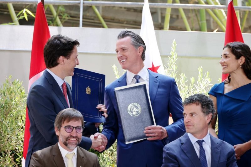 Canadian Prime Minister Justin Trudeau (L) and California Gov. Gavin Newsom on Thursday at the California Science Center in Los Angeles signed a memorandum of cooperation centered on tackling climate change-related issues. Photo courtesy of Office of California Gov. Gavin Newsom/<a href="https://www.gov.ca.gov/2022/06/09/at-summit-of-the-americas-california-and-canada-partner-to-advance-bold-climate-action/">Release</a>