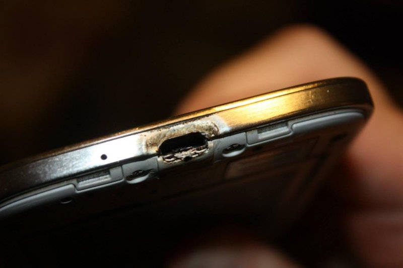 S4 catches fire, Samsung tries to silence report
