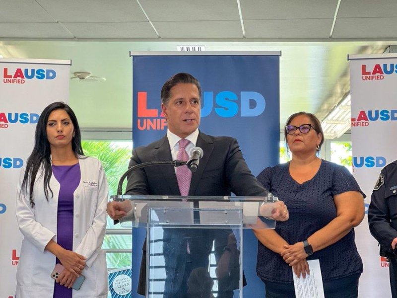 Los Angeles Unified School District Superintendent Alberto Carvalho (C) announced Thursday that all K-12 schools will receive naloxone, which can reverse the effects of an opioid overdose. Photo courtesy of Los Angeles Unified School District Superintendent Alberto Carvalho/<a href="https://twitter.com/LAUSDSup/status/1573113941714440192?s=20&amp;t=6B54Tym5EB3VuUJrtEb1vw">Twitter</a>