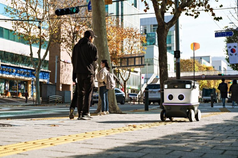 A self-driving delivery robot moves on a sidewalk in South Korea. Photo courtesy of Neubility
