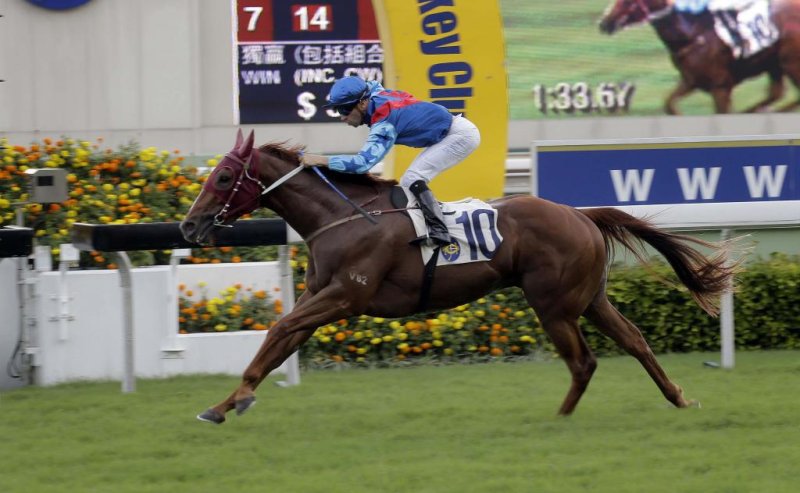 Rapper Dragon powers to victory in Lion Rock Trophy at Sha Tin on Sunday, moving to a favorite's role for next season's BMW Hong Kong Derby. (HKJC photo)