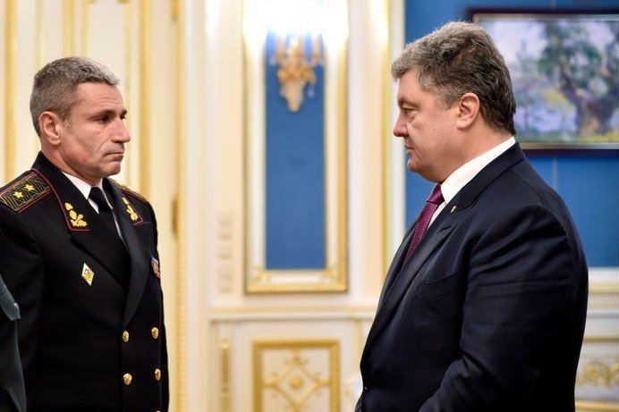Ukrainian President Petro Poroshenko (R) has appointed Lt. Gen Ihor Voronchenko as new commander of the Ukrainian navy. Photo courtesy of President of Ukraine