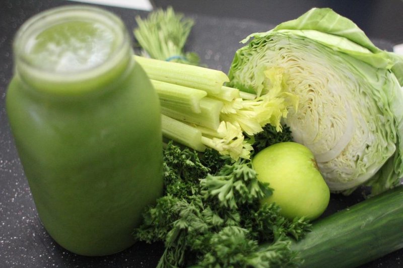 Researchers have found that periodic fasting-mimicking diets have significant health benefits. Photo by <a class="tpstyle" href="https://pixabay.com/en/green-juice-cabbage-apple-green-769129/">pelambung/PixaBay</a>