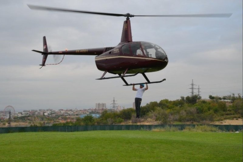 Armenian man does pull-ups from flying helicopter for world record