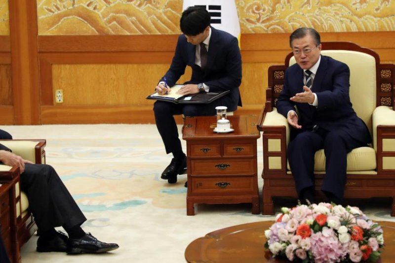 South Korean President Moon Jae-in (R) talks with U.S. Secretary of Defense Mark Esper during their meeting at the presidential office Cheong Wa Dae in Seoul on Friday. Photo by Yonhap