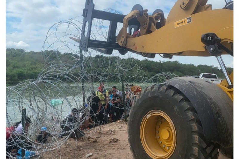 A federal judge on Monday temporarily blocked the Biden administration from removing razor wire placed on private property along the U.S.-Mexico border. Photo courtesy of U.S. District Court