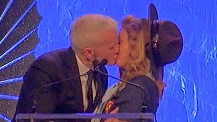 Anderson Cooper kissed Madonna at GLAAD Awards