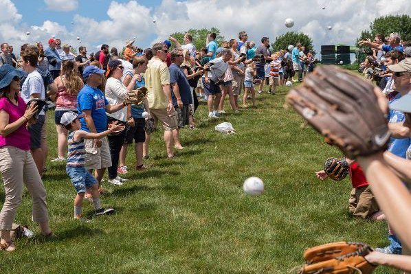 Chicago suburb breaks record for biggest game of catch on Father's Day