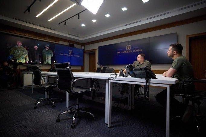 Ukrainian President Volodymyr Zelensky (R) and Andriy Yermak, the head of Zelensky's office, (C) talk with Ukrainian fighters released Wednesday in a prisoner swap with Russia. Photo courtesy of Andriy Yermak/<a href="https://twitter.com/AndriyYermak/status/1572707263185395715?s=20&amp;t=y_oUHf1Y5H50qBaktmqkyQ">Twitter</a>