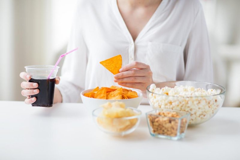 Diet beverage drinkers balance benefit with unhealthy food