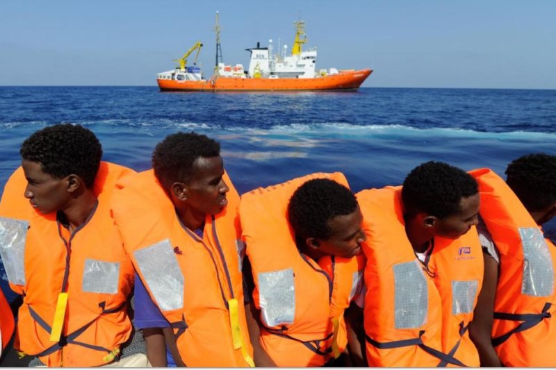 Migrant ship Aquarius again searching for nation to accept refugees