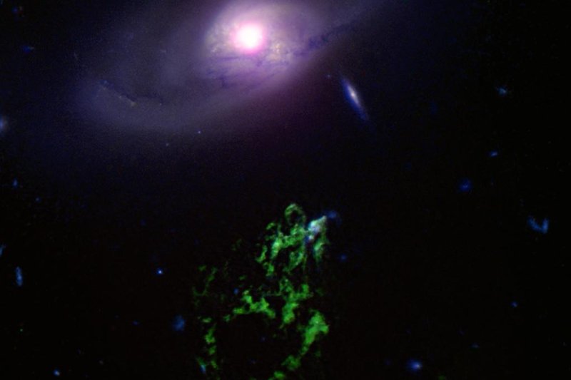 Cosmic blob and bubble tell story of supermassive black hole