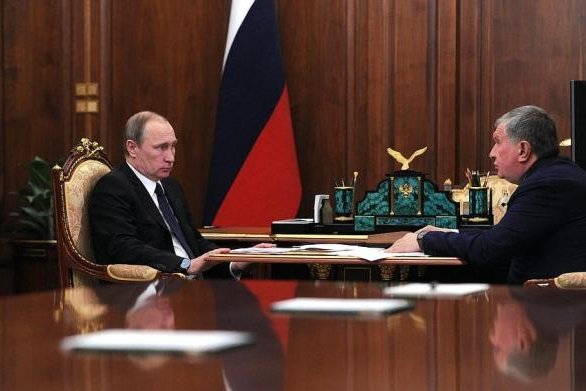 Russian President Vladimir Putin (L) hears 2016 investment plans from the director of state oil company Rosneft. Photo courtesy of the Office of the Russian President.