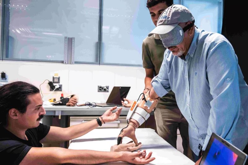 Using the MiniTouch, an Italian man was able to differentiate while blindfolded between human and prosthetic arms with 80% accuracy. Photo by EPFL/Caillet