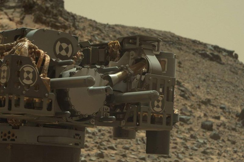 Testing to diagnose electrical problem in Mars rover's robotic arm