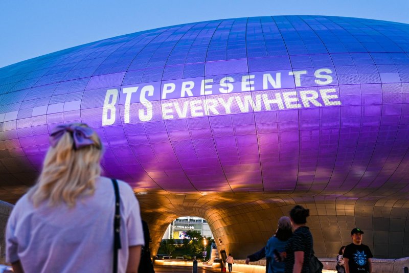Seoul turns purple to celebrate 10th anniversary of BTS - UPI.com