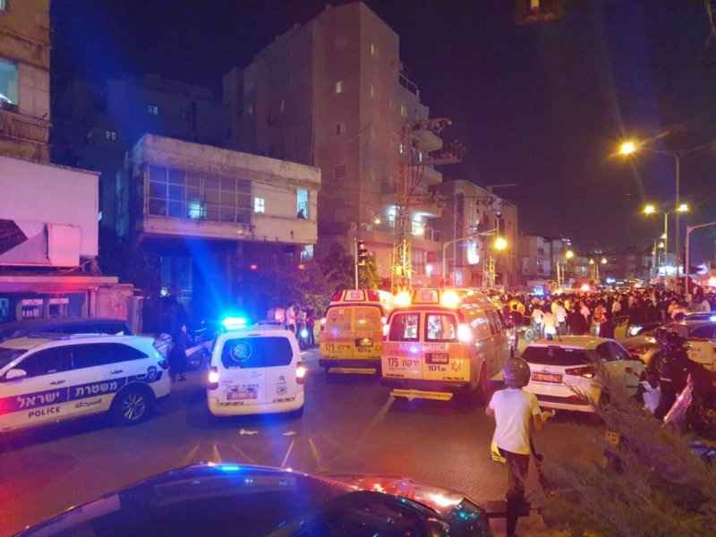 Police: Gunman kills five people in Tel Aviv suburb