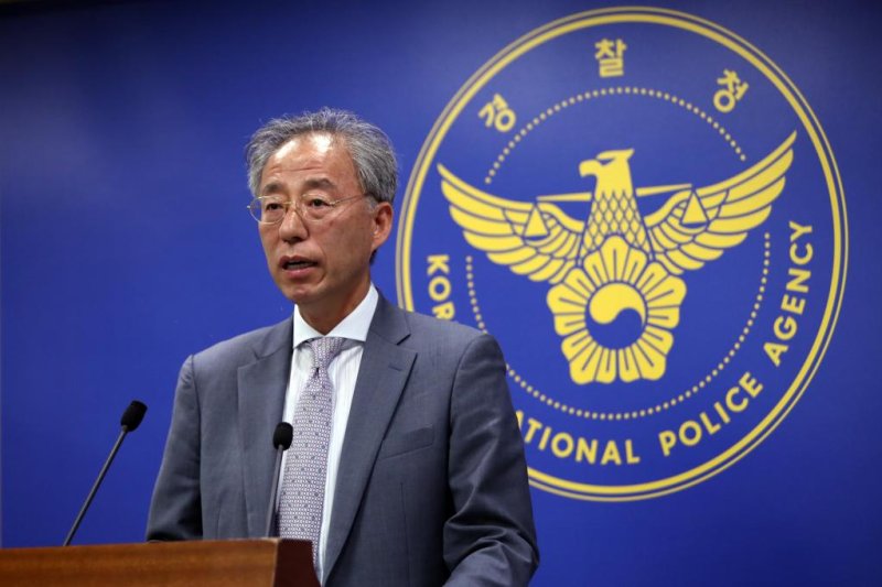 Yoo Nam-young, head of a truth committee tasked with investigating alleged human rights violations involving police in dissolving a strike by Ssangyong Motor unionists in 2009, announces the outcome of the committee's six-month probe at the National Police Agency in Seoul on Aug. 28, 2018. Photo by Yonhap