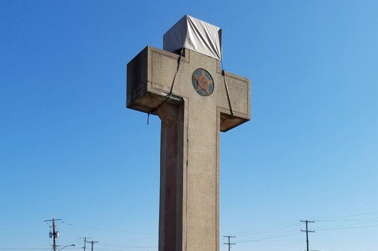 The 40-foot Latin cross was erected in 1925 in Bladensburg, Md., to honor local soldiers who died in World War I. Photo by Rob Boston/American Humanist Association