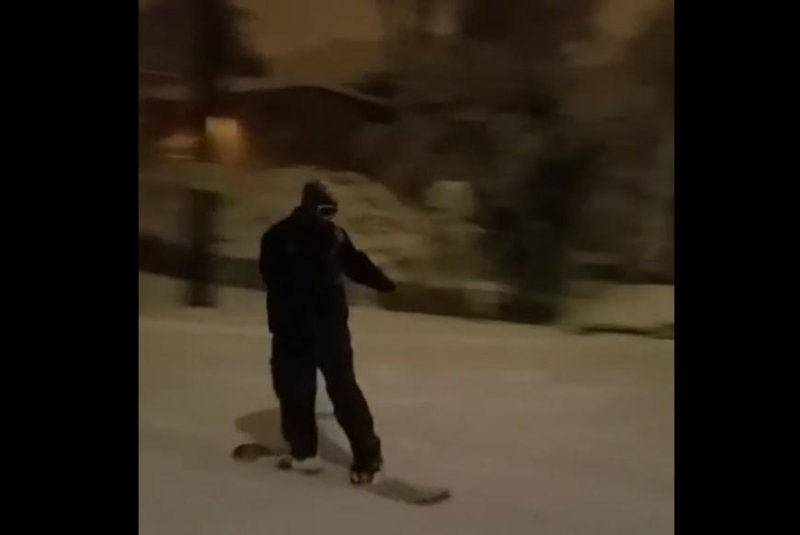 Portland snowstorm leads to mid-street snowboarding session