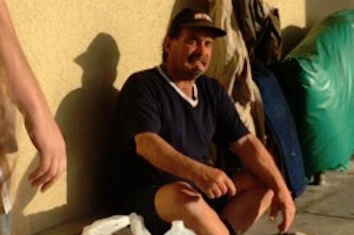 California homeless man lands job after handing out resumes