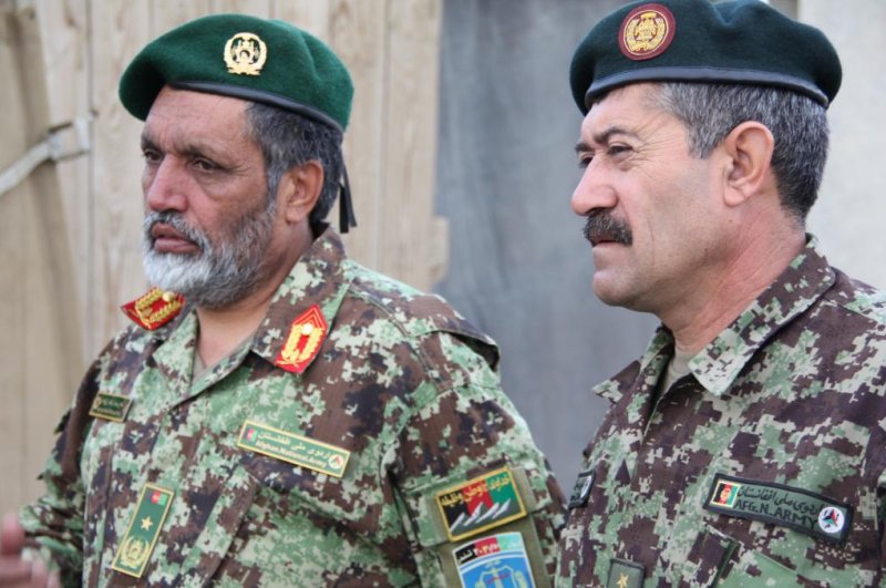 Top Afghan commander pushes Karzai on security deal