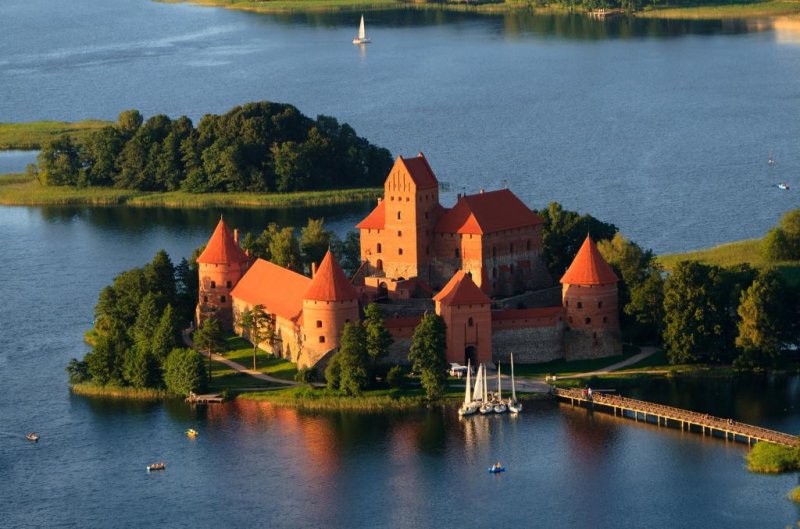 Trakai castle (Traku pilis) in Lithuania near Vilnius. The U.S. Embassy in Vilnius announced a grant of $500,000 for early to mid-career journalists to assist with combating Russian propaganda. Photo by Shutterstock