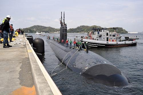 The USS Columbus, a Los Angeles-class fast attack submarine, arrives at Fleet Activities Yokosuka in Japan in April 2012. Photo by Mass Communication Spec. 1st Class David Mercil/U.S. Navy