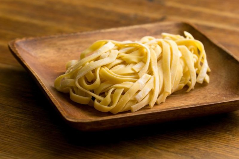 People consuming an average of 3.3 servings of cooked pasta a week -- about one-half cup -- could see a 1-pound weight loss if they follow a low-glycemic index diet, according to an analysis of randomized trials. Photo by neciodesalida/pixbay