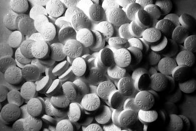 Regular aspirin use can lower risk for death in bladder, breast cancers