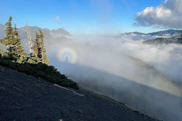 Woman captures 'Brocken spectre' on video at ridge in Washington state