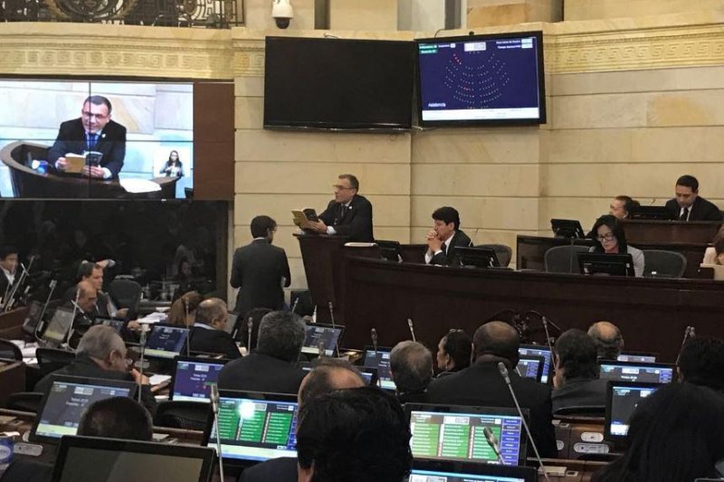 Colombian Senate unanimously endorses new FARC peace deal