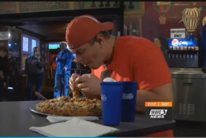 Randy Santel takes on the 8-pound Big Wick Challenge pizza in Louisville. Screenshot: WAVE-TV