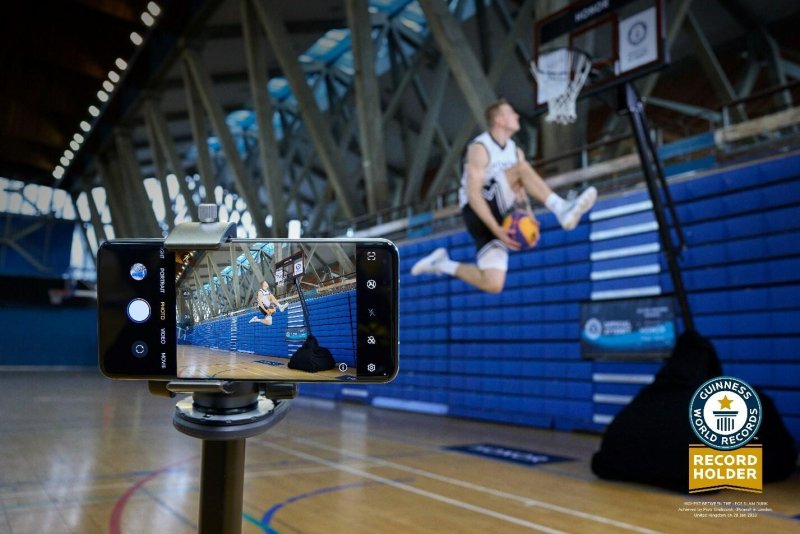 Piotr Grabowski broke the Guinness World Record for highest between the legs slam dunk. Photo courtesy of Honor
