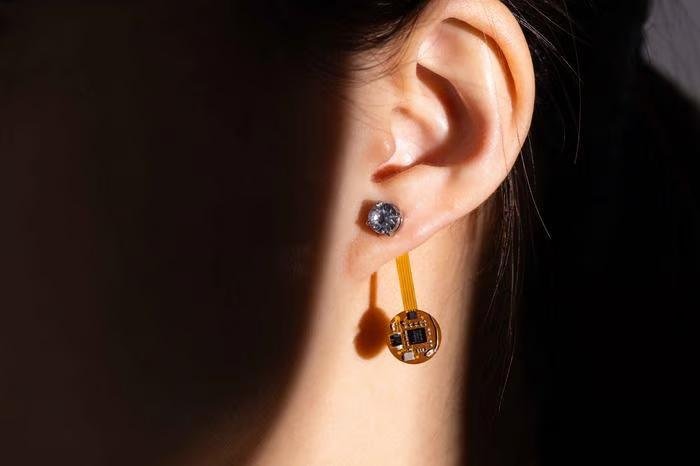The Thermal Earring outperformed a smartwatch at sensing skin temperature during periods of rest, according to results from a small-scale study of six users. Photo by Raymond Smith/University of Washington