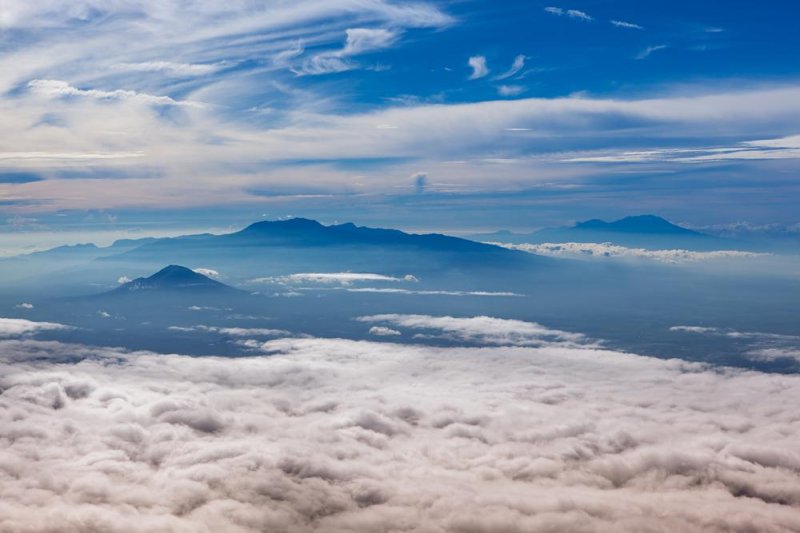 Ash cloud from volcano eruption shuts down 4 airports in Indonesia