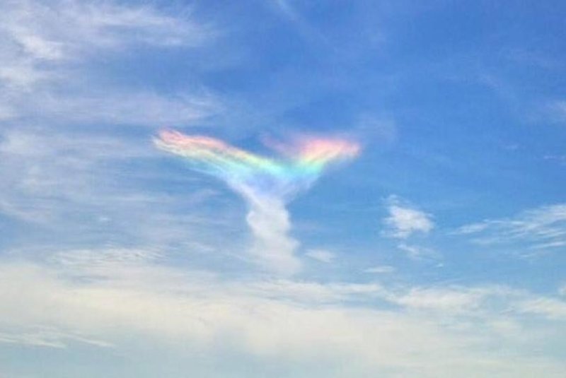 Rainbow cloud. Photo by @3rdnlong/Instagram
