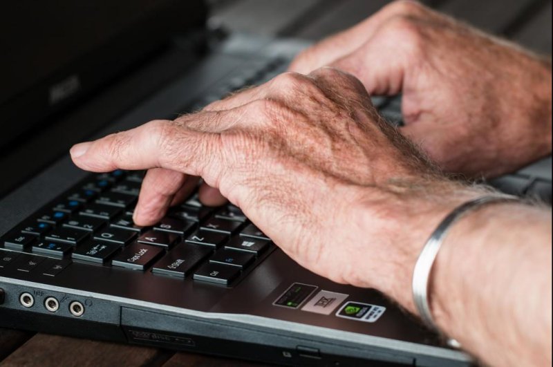Job insecurity among older adults may increase risk for memory loss, study finds