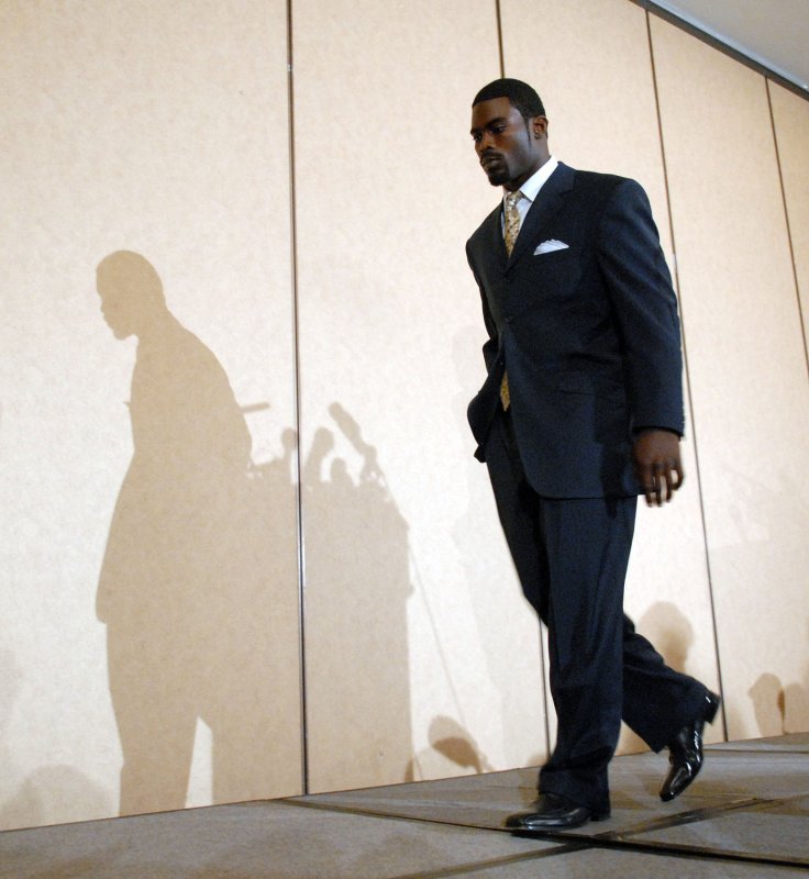 File photo of Michael Vick dated August 27, 2007. (UPI Photo/Roger L. Wollenberg) | <a href="/News_Photos/lp/61f6fcdd4c48dc841b22e71dd85a9056/" target="_blank">License Photo</a>