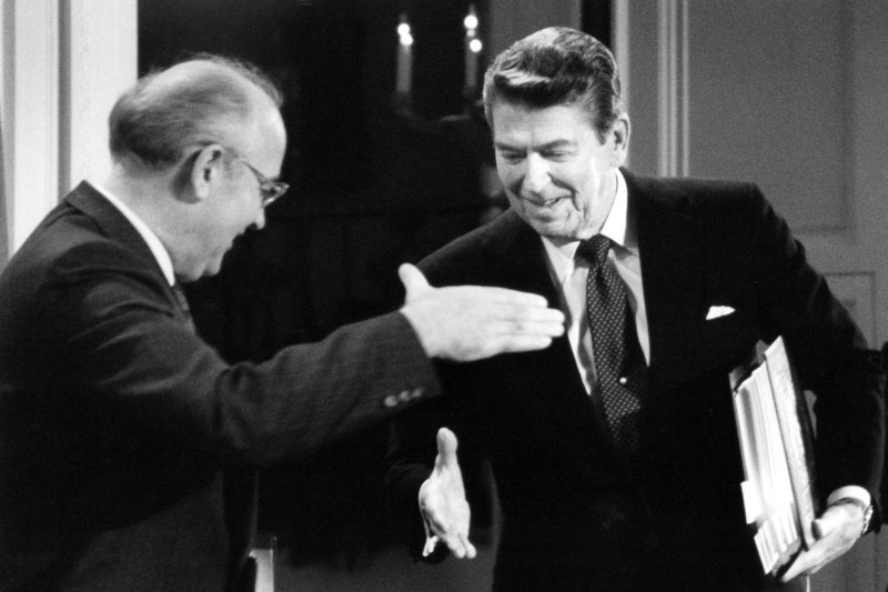 President Reagan and Soviet leader Gorbachev sign historic INF treaty ...