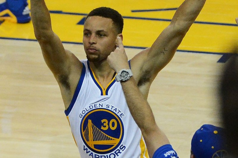 Stephen Curry, Golden State Warriors rain threes on Charlotte Hornets