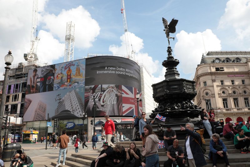 London streets are adorned in Union Jack flags on the start of the Platinum Jubilee celebrating seventy years of Her Majesty Queen Elizabeth II on the throne on June 02, 2022. Photo by Hugo Philpott/UPI | <a href="/News_Photos/lp/a1bc4b2ef5adb499e462c6ef791a436a/" target="_blank">License Photo</a>