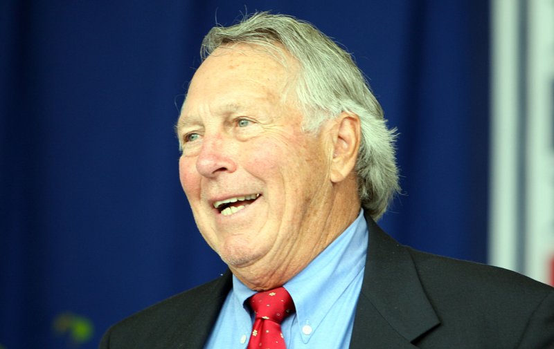 National Baseball Hall of Fame member Brooks Robinson makes his way onto the stage for induction ceremonies in Cooperstown, New York on July 27, 2008. (UPI Photo/Bill Greenblatt) | <a href="/News_Photos/lp/67c1b82d7fce85d4dae3cc945a5a76c0/" target="_blank">License Photo</a>