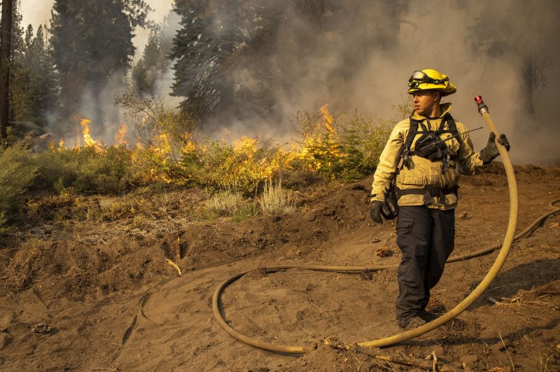 1 firefighter dead in Oklahoma wildfire