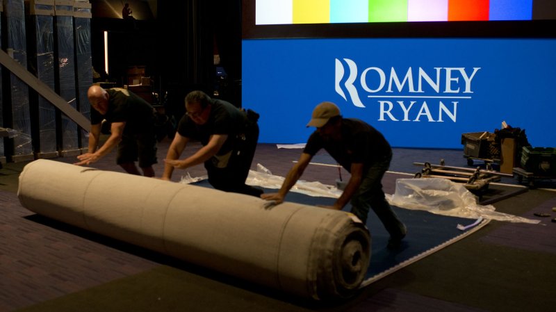 Obama, Romney push for finish line